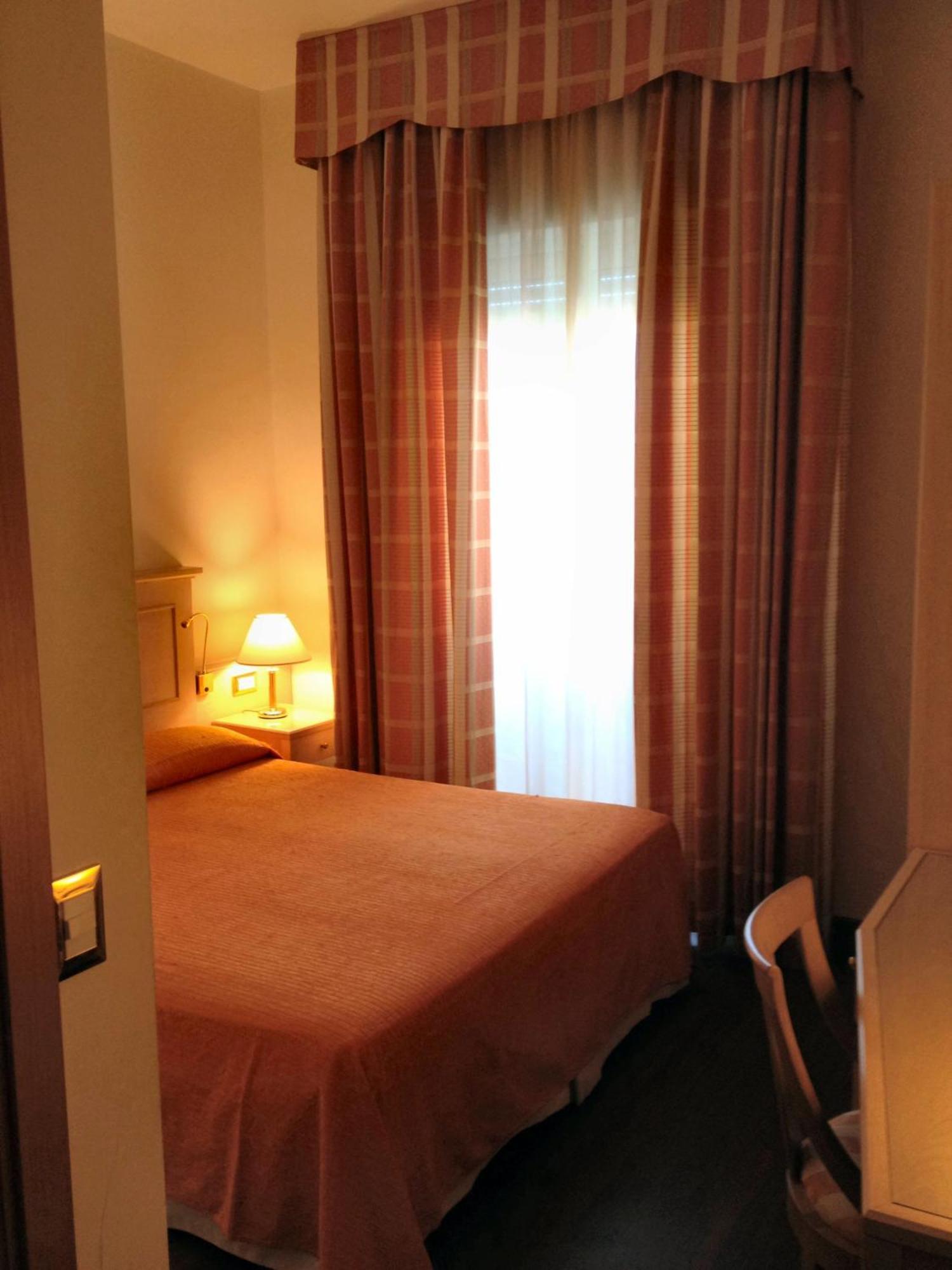 Hotel Byron Rimini Chambre photo