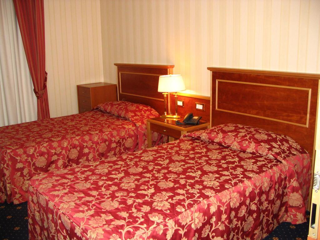 Hotel Byron Rimini Extérieur photo