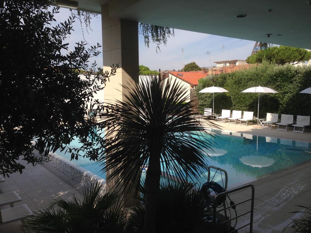 Hotel Byron Rimini Extérieur photo