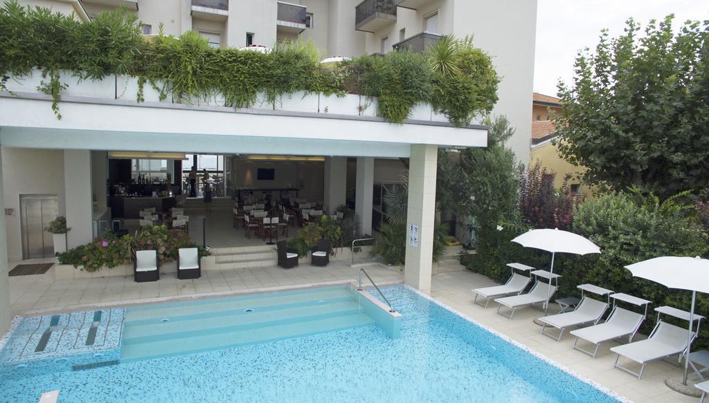 Hotel Byron Rimini Extérieur photo