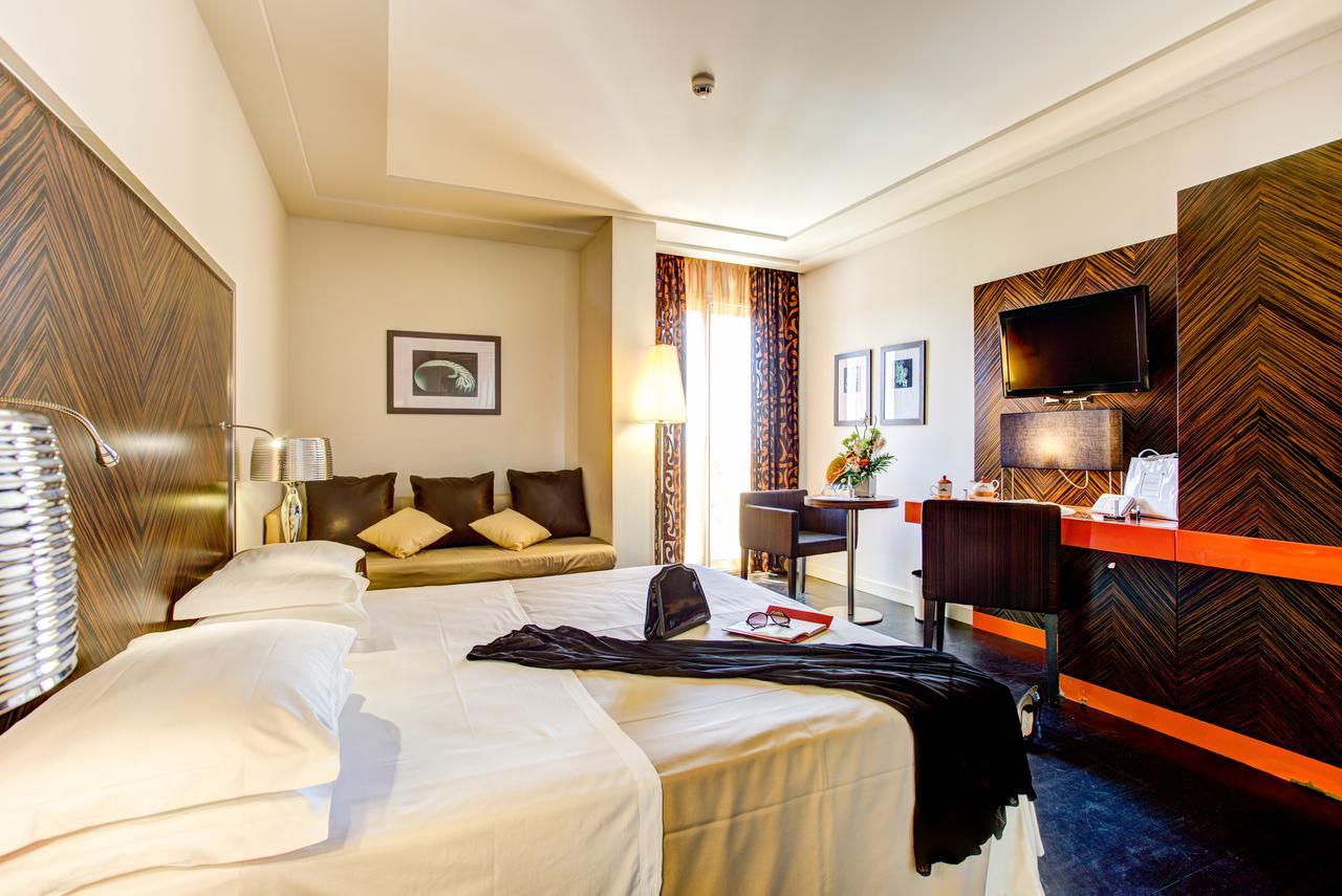 Hotel Byron Rimini Extérieur photo