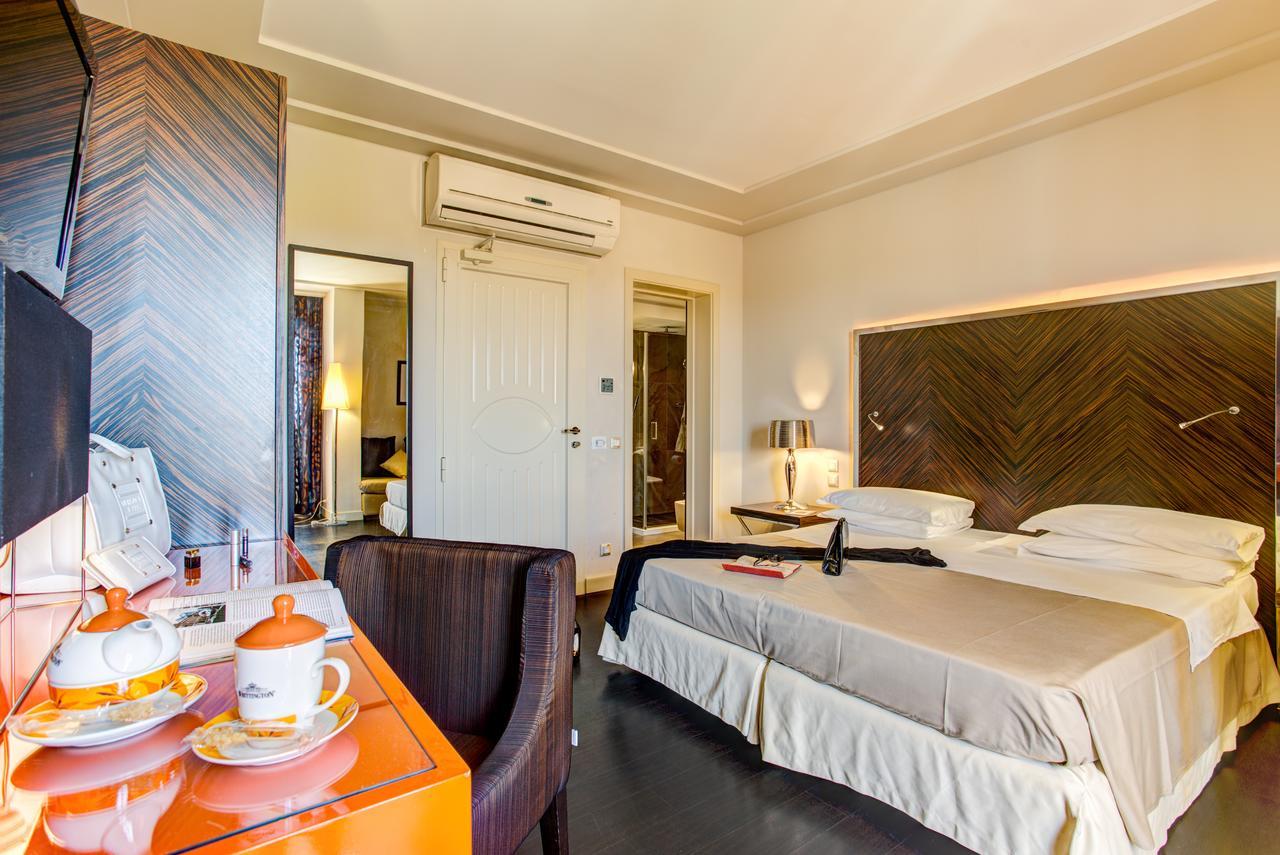 Hotel Byron Rimini Extérieur photo