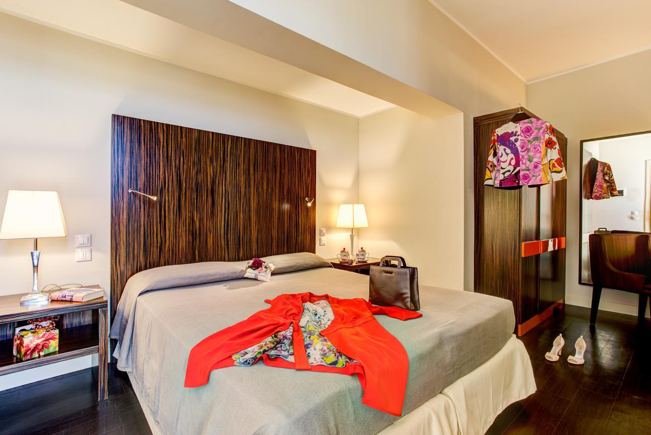 Hotel Byron Rimini Extérieur photo
