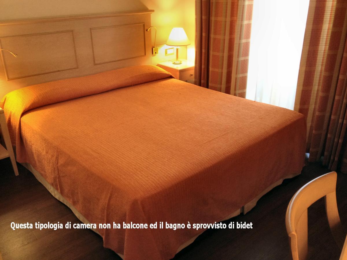 Hotel Byron Rimini Extérieur photo